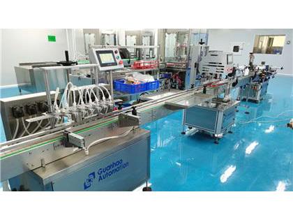 灌裝機，旋蓋機，貼標(biāo)機，生產(chǎn)車間安裝完成